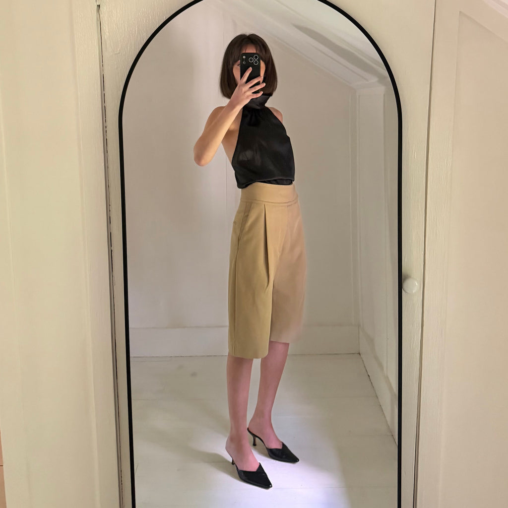Toteme Lombardy Pleated Bermuda Shorts in Beige Size XS