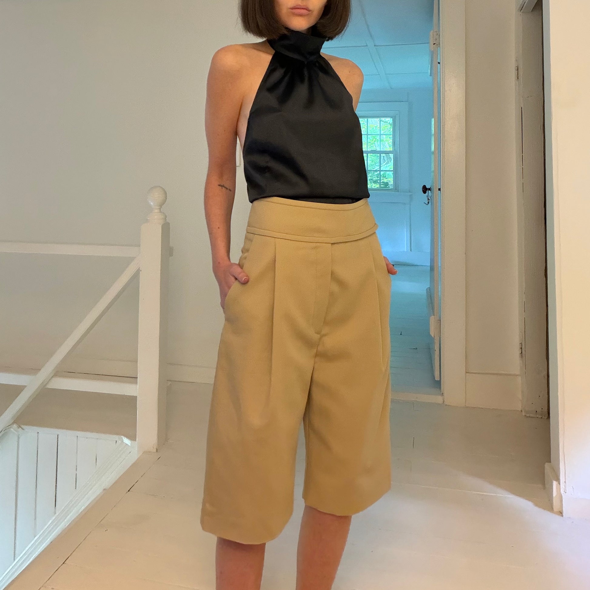 Toteme Lombardy Pleated Bermuda Shorts in Beige Size XS