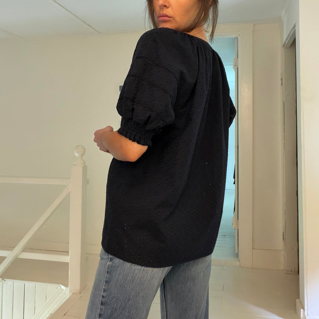 Sundays Colette Anglaise Puff Sleeve Tie Neck Blouse NWOT Size 0