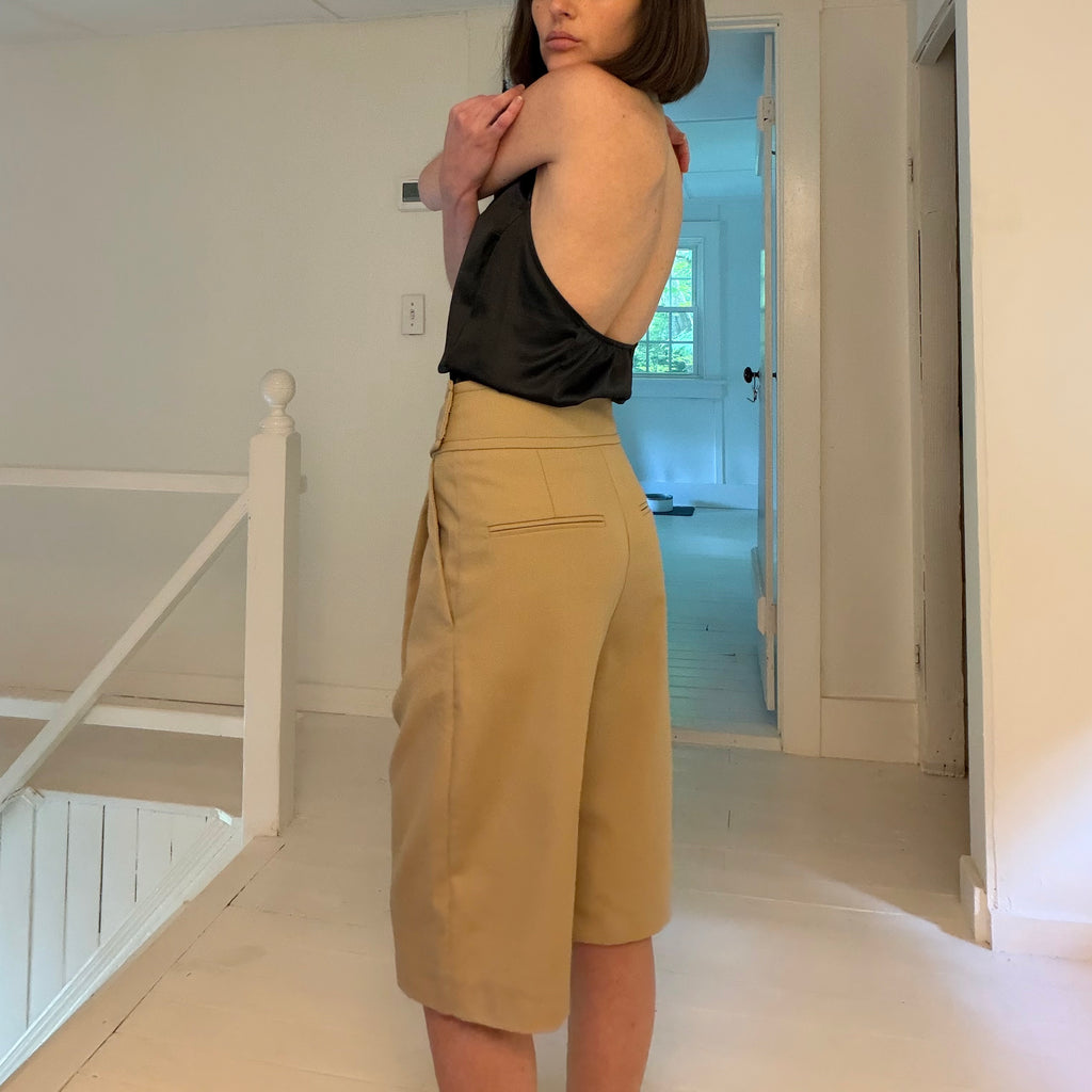Toteme Lombardy Pleated Bermuda Shorts in Beige Size XS