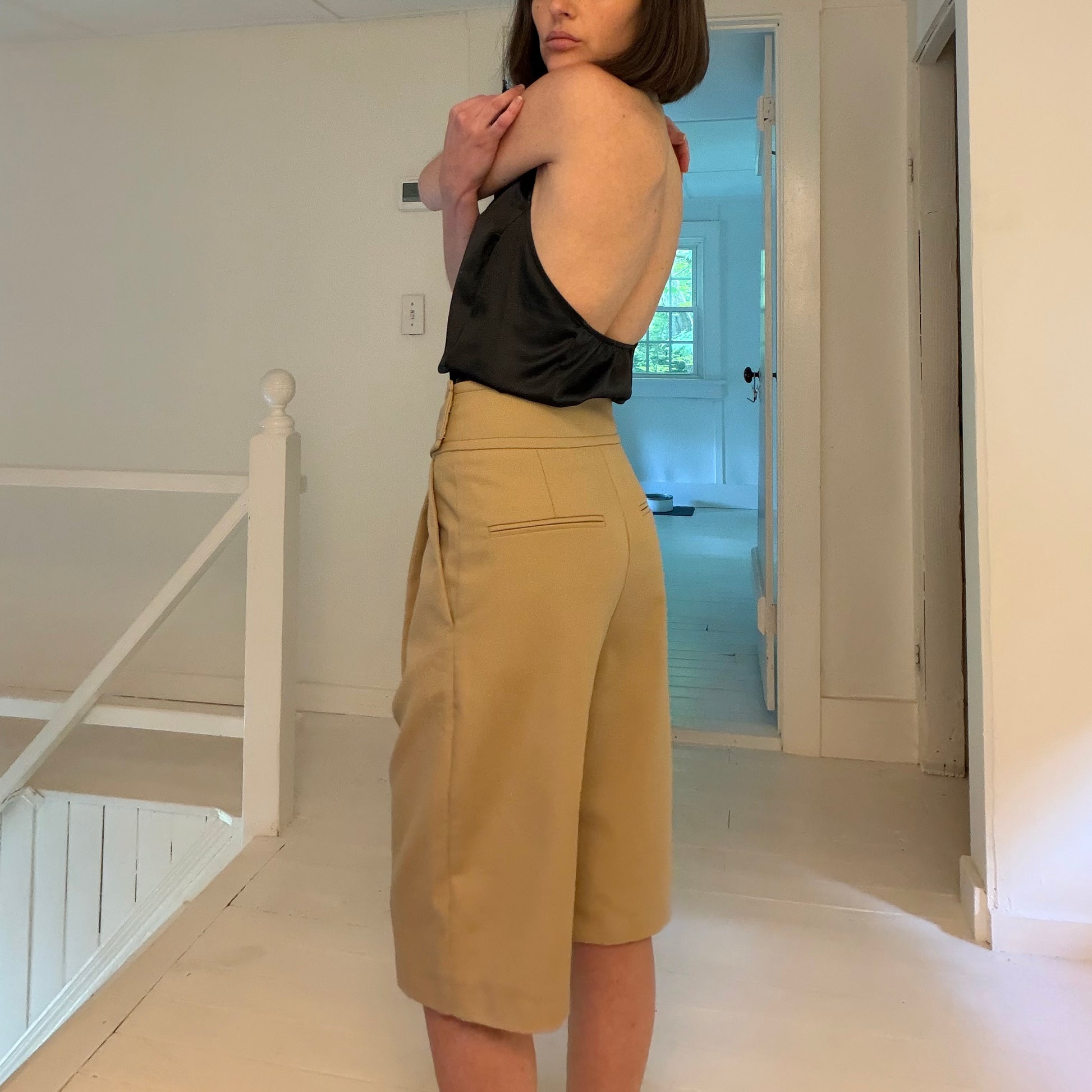 Toteme Lombardy Pleated Bermuda Shorts in Beige Size XS