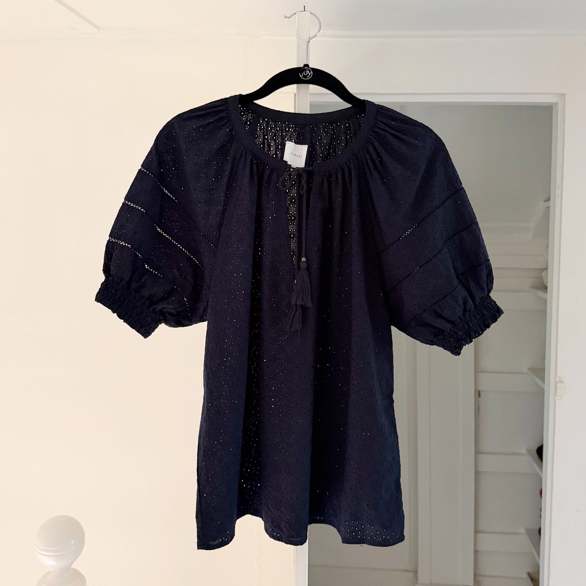Sundays Colette Anglaise Puff Sleeve Tie Neck Blouse NWOT Size 0