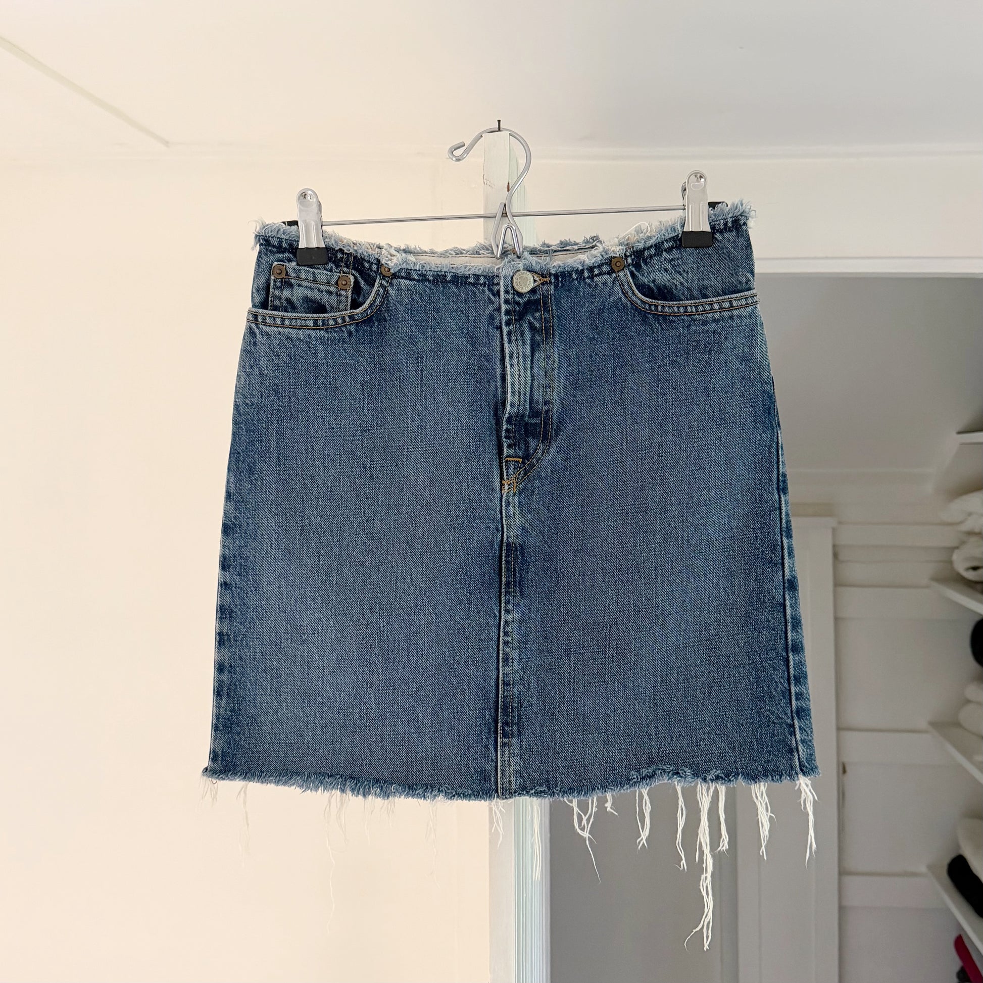 Lucky Brand Dungarees Vintage Y2K Raw Hems Denim Skirt Size 2/26