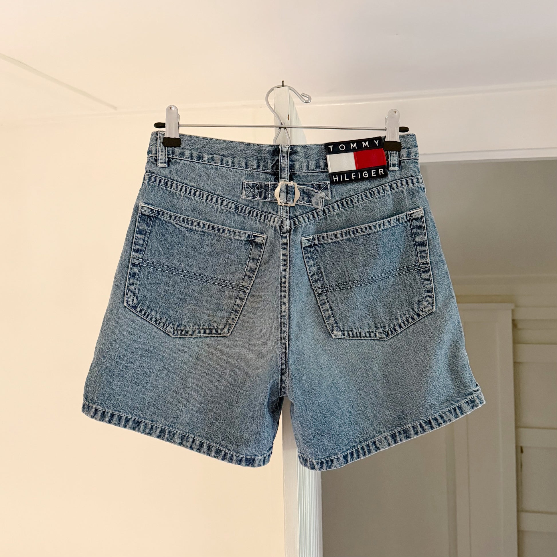 Tommy Jeans / Tommy Hilfiger Vintage Y2K Buckle Back Jean Shorts Size 5