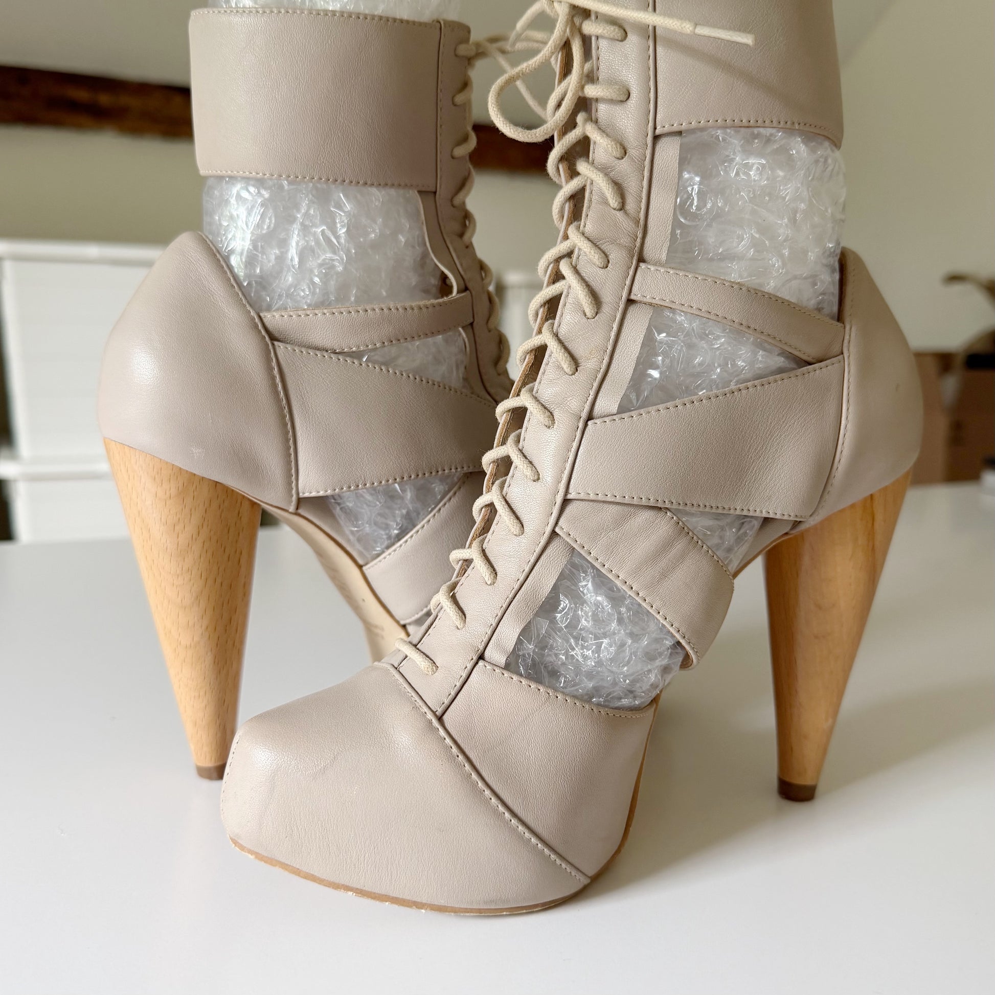 Kathryn Amberleigh Leather Cut Out Lace Up Platform Heels Size 6.5