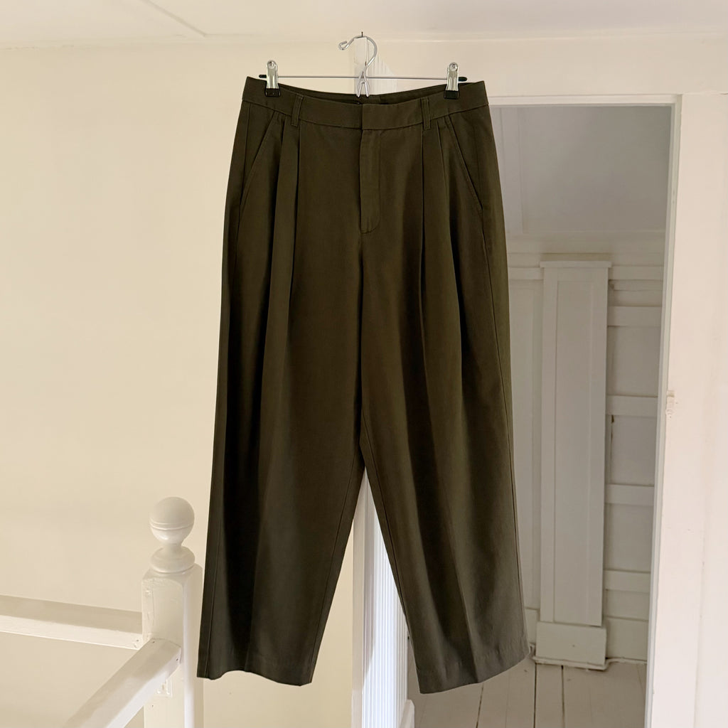 Banana Republic Wide Leg Pleated Trousers in Camo Green NWT Size 8P