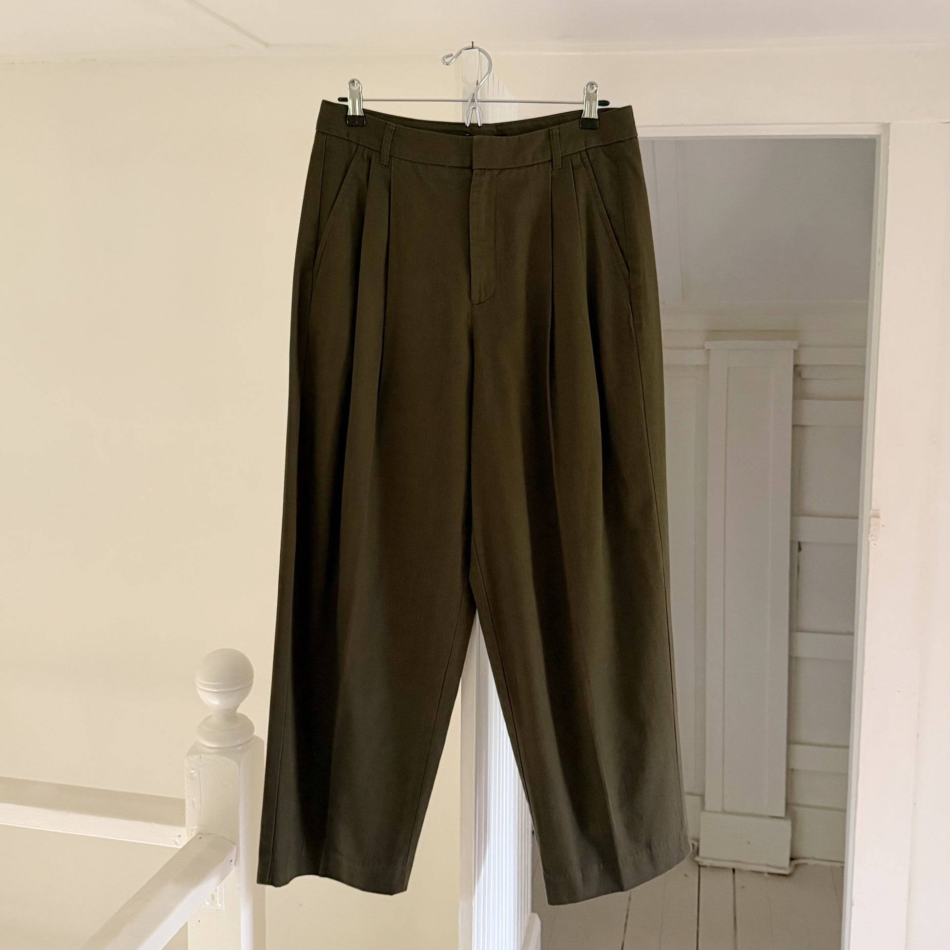 Banana Republic Wide Leg Pleated Trousers in Camo Green NWT Size 8P