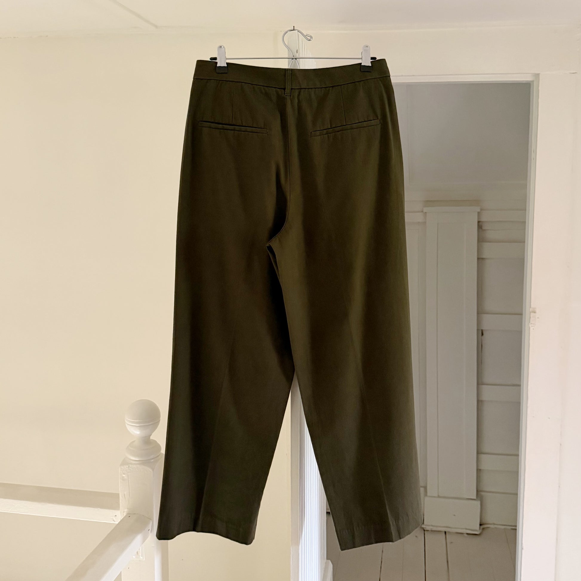 Banana Republic Wide Leg Pleated Trousers in Camo Green NWT Size 8P