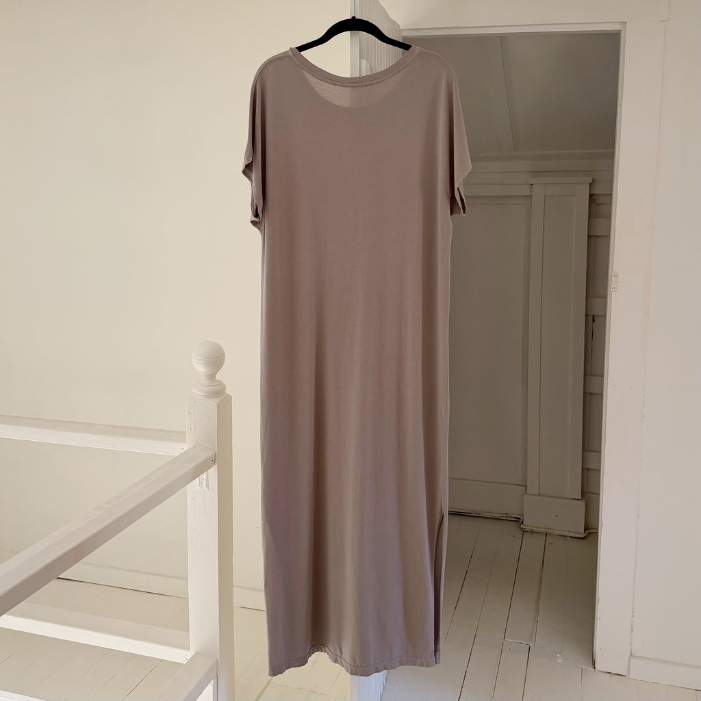 Calder Blake Suria Supima Midi T-Shirt Dress in Anthracite Size M
