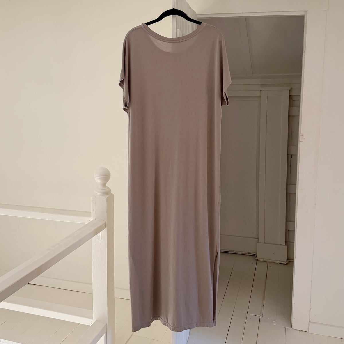 Calder Blake Suria Supima Midi T-Shirt Dress in Anthracite Size M
