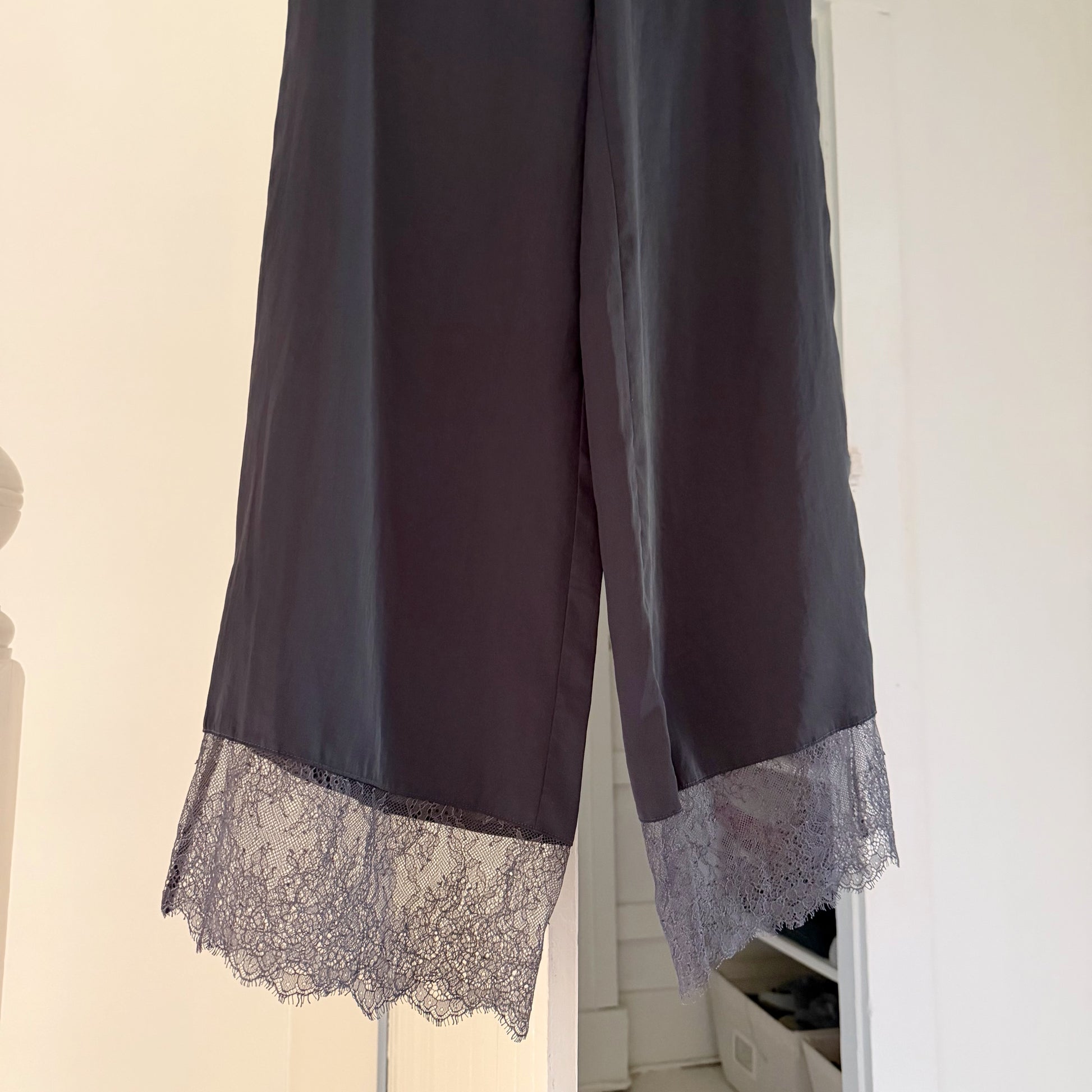 Victoria's Secret Chantilly Lace Hem Satin Straight Leg Pants Size XS