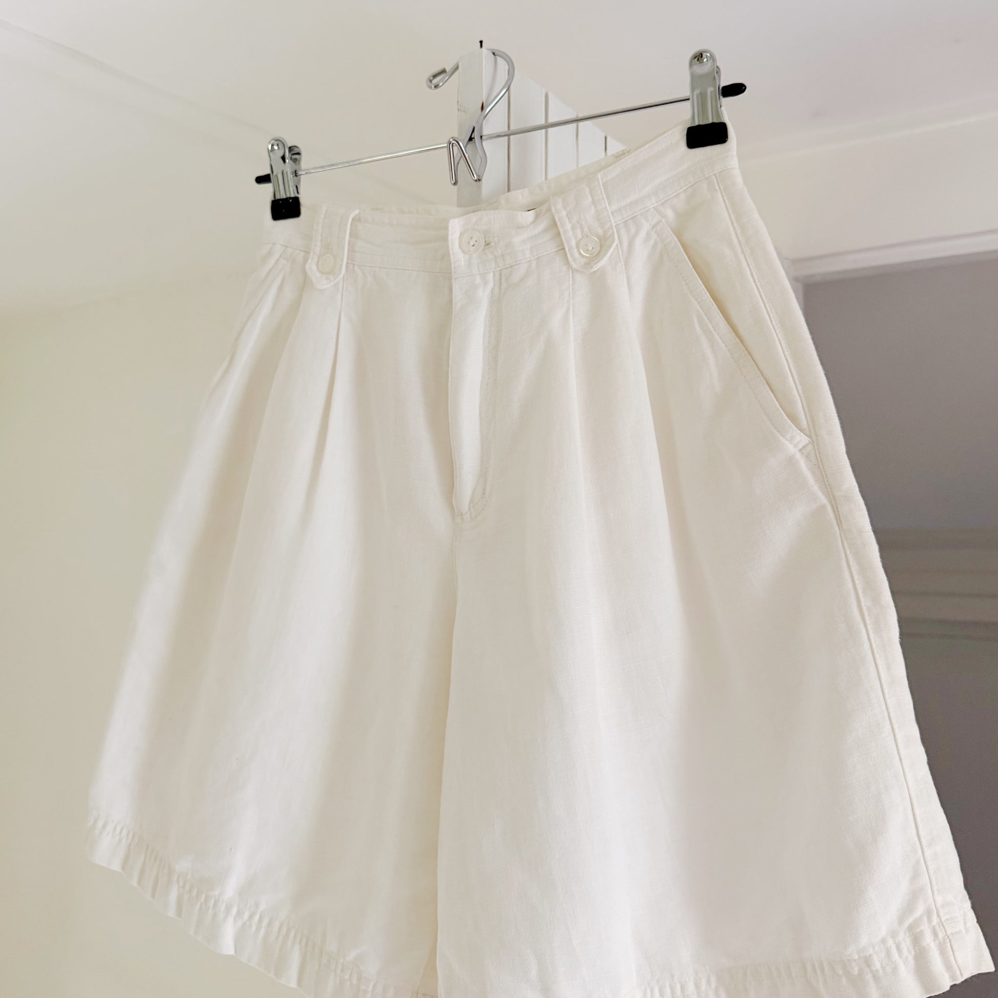 LizSport Vintage 90s Linen Pleated Bermuda Shorts