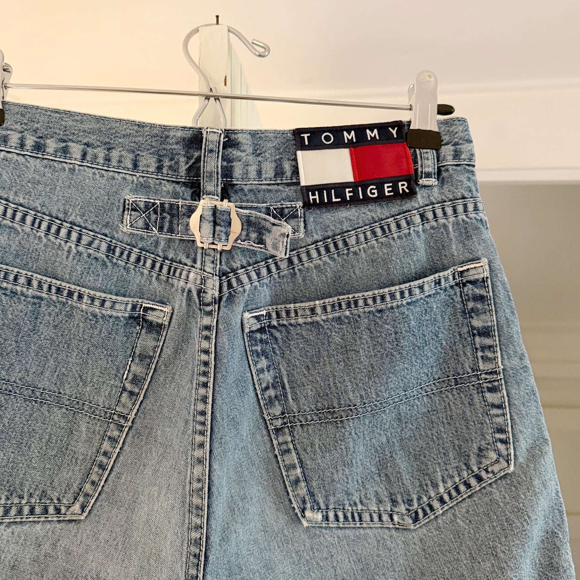 Tommy Jeans / Tommy Hilfiger Vintage Y2K Buckle Back Jean Shorts Size 5