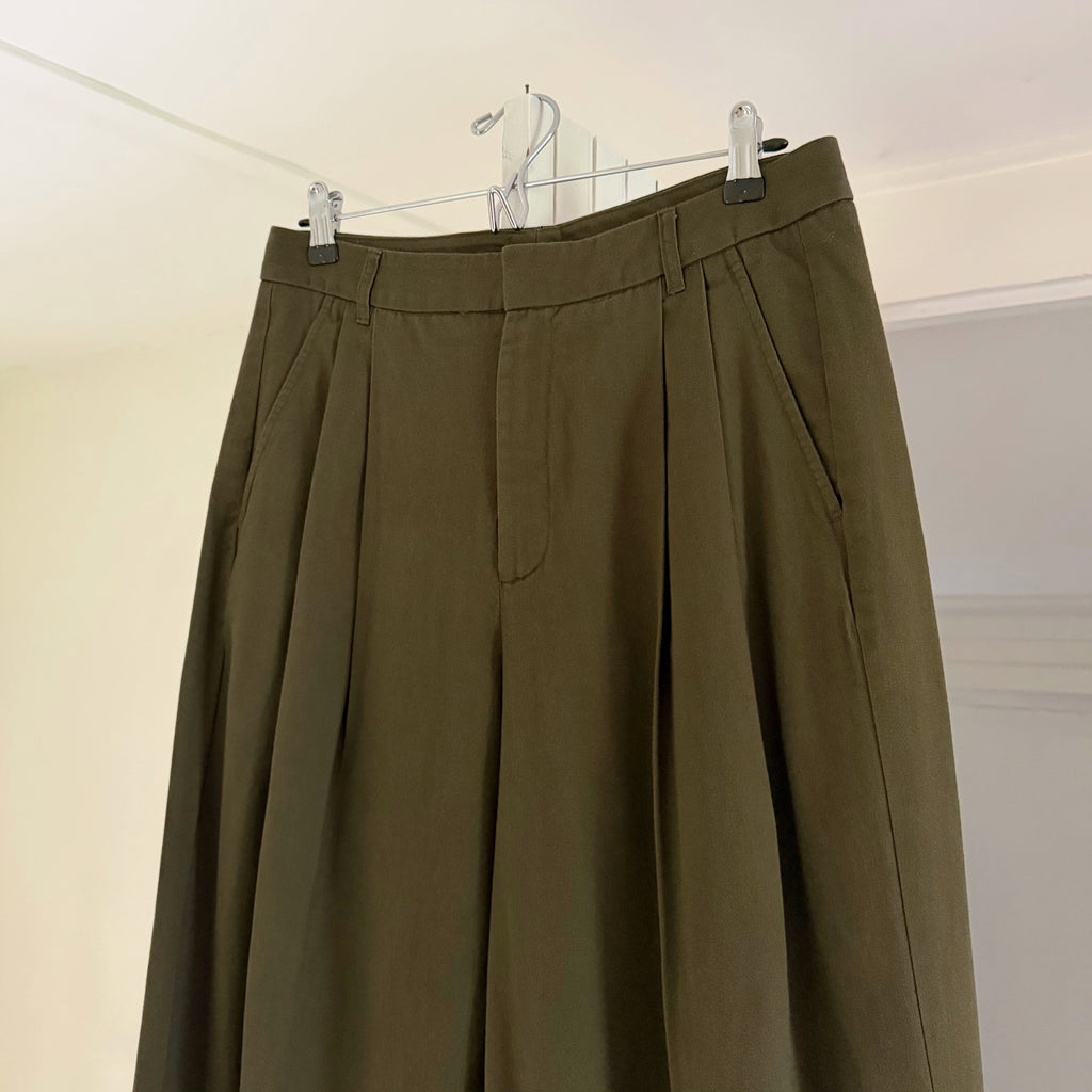 Banana Republic Wide Leg Pleated Trousers in Camo Green NWT Size 8P