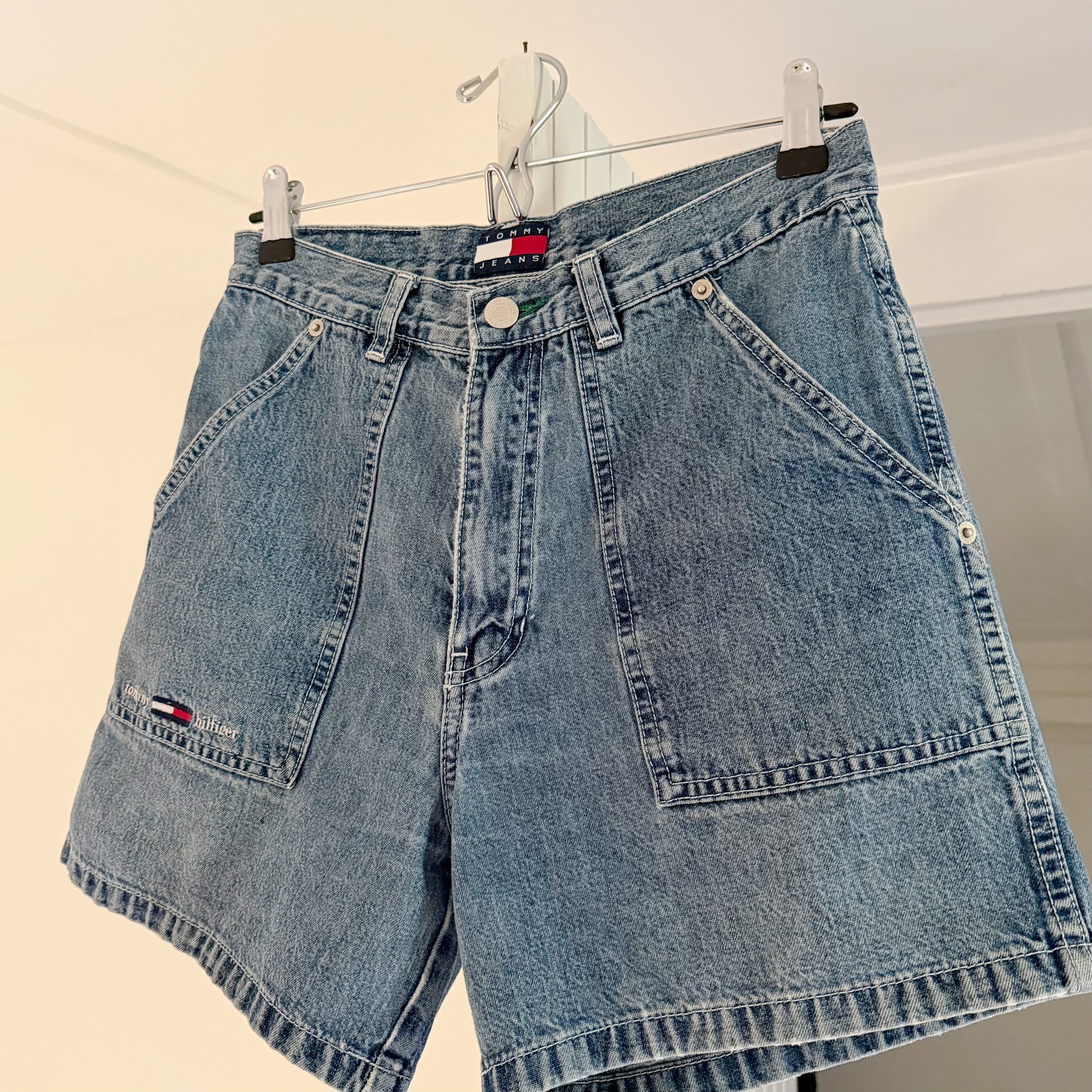 Tommy Jeans / Tommy Hilfiger Vintage Y2K Buckle Back Jean Shorts Size 5