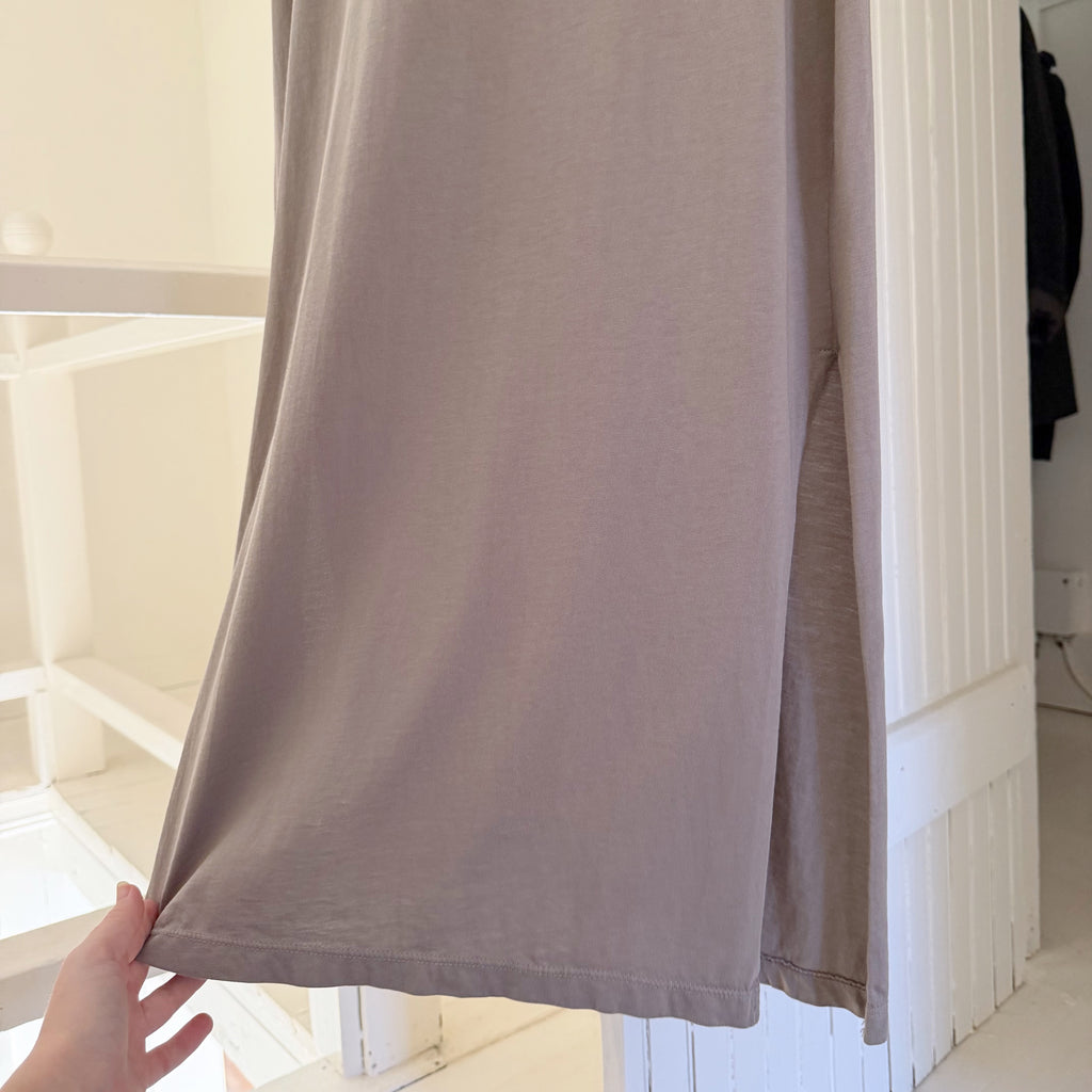 Calder Blake Suria Supima Midi T-Shirt Dress in Anthracite Size M