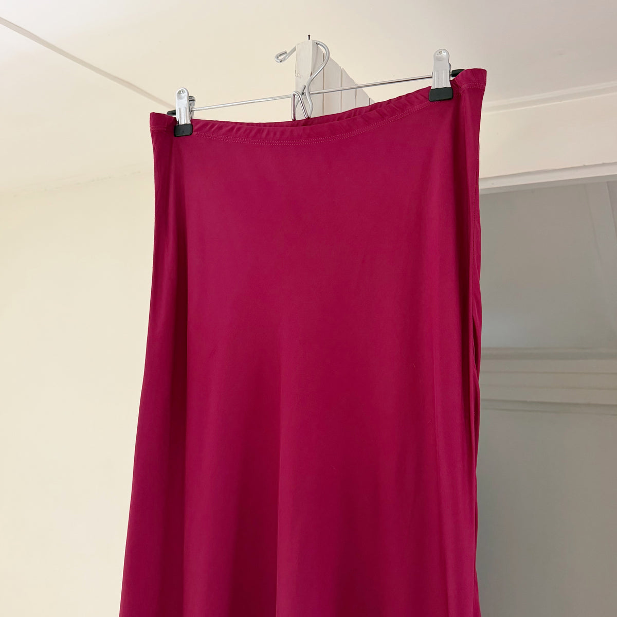 Michael Stars Drea Satin Bias Cut Midi Skirt in Pinot Size M