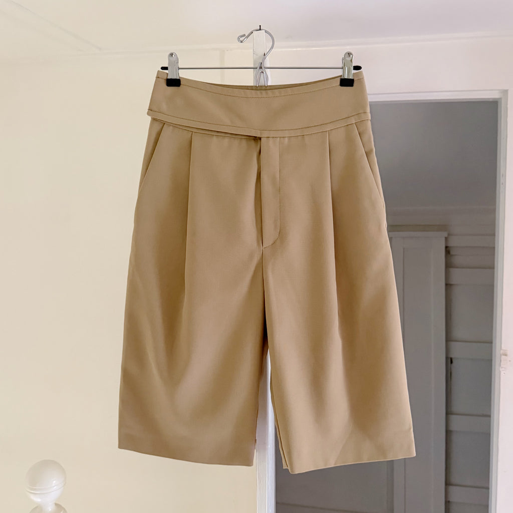 Toteme Lombardy Pleated Bermuda Shorts in Beige Size XS