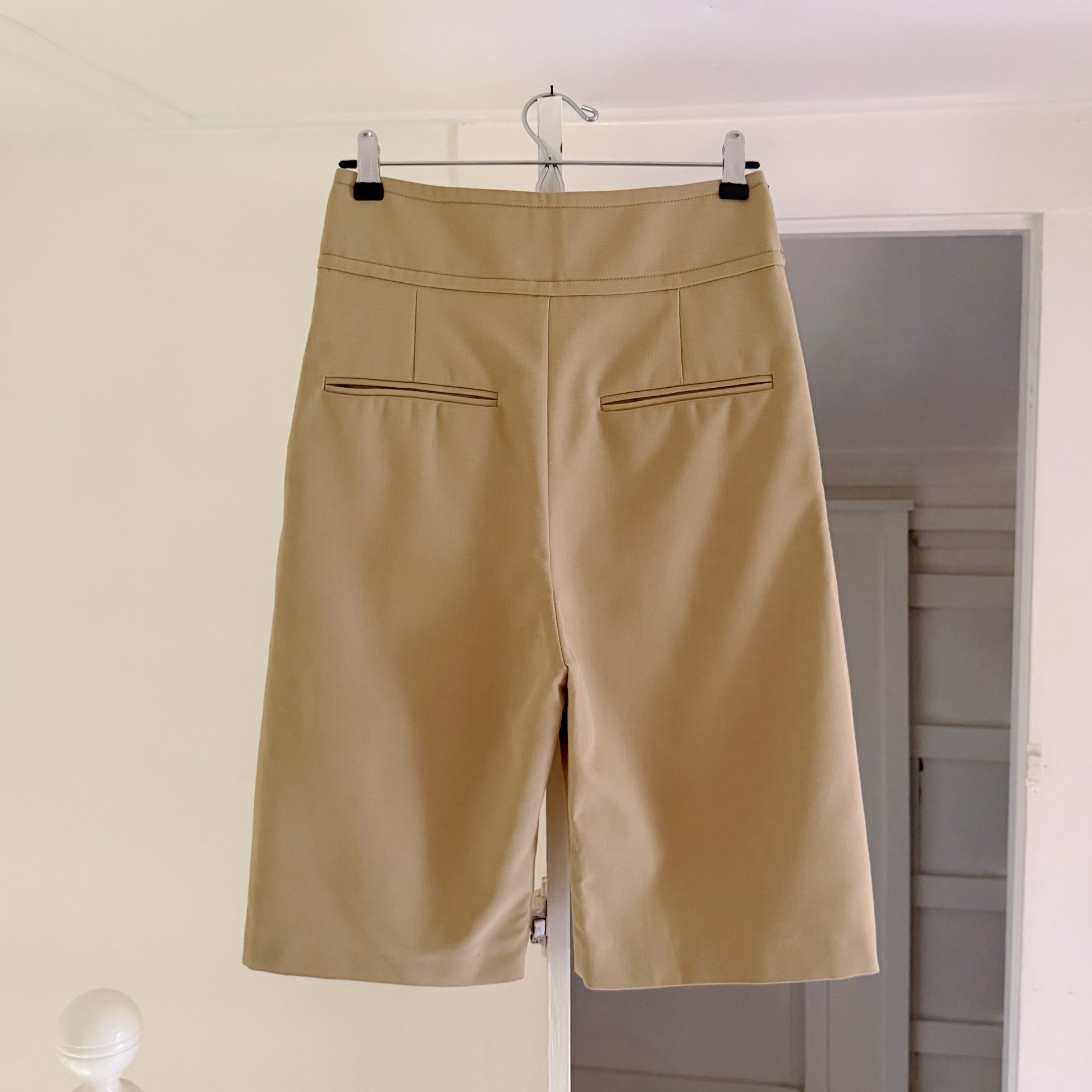 Toteme Lombardy Pleated Bermuda Shorts in Beige Size XS
