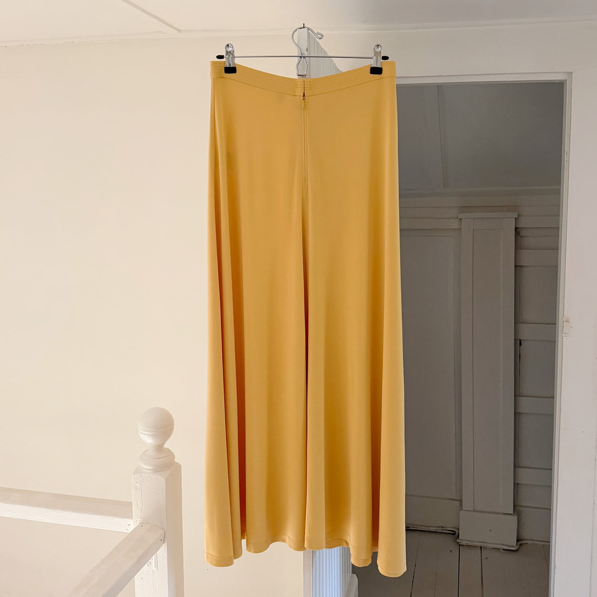 Toteme Fluid Jersey Midi Skirt in Cornsilk Size S