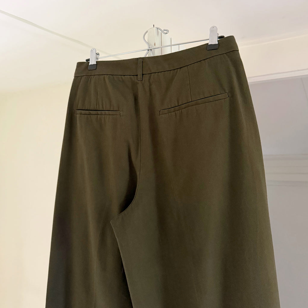 Banana Republic Wide Leg Pleated Trousers in Camo Green NWT Size 8P