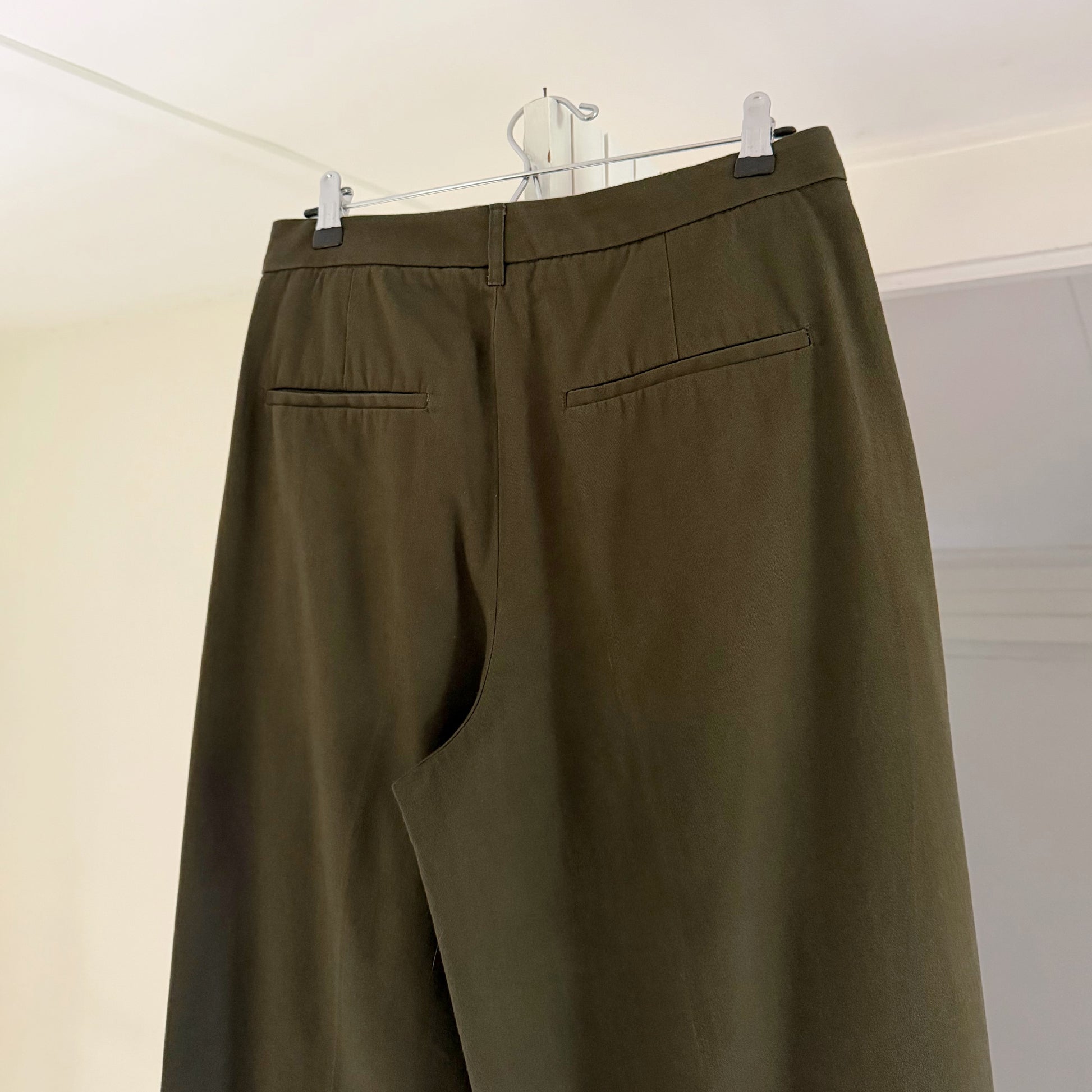 Banana Republic Wide Leg Pleated Trousers in Camo Green NWT Size 8P
