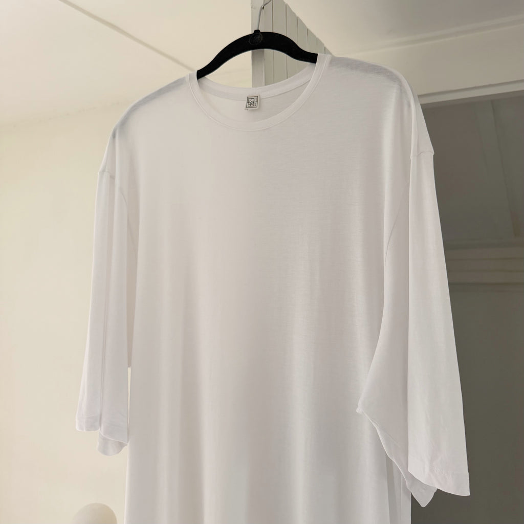 Toteme Tencel-Cotton Relaxed Tee Dress in White Size XS