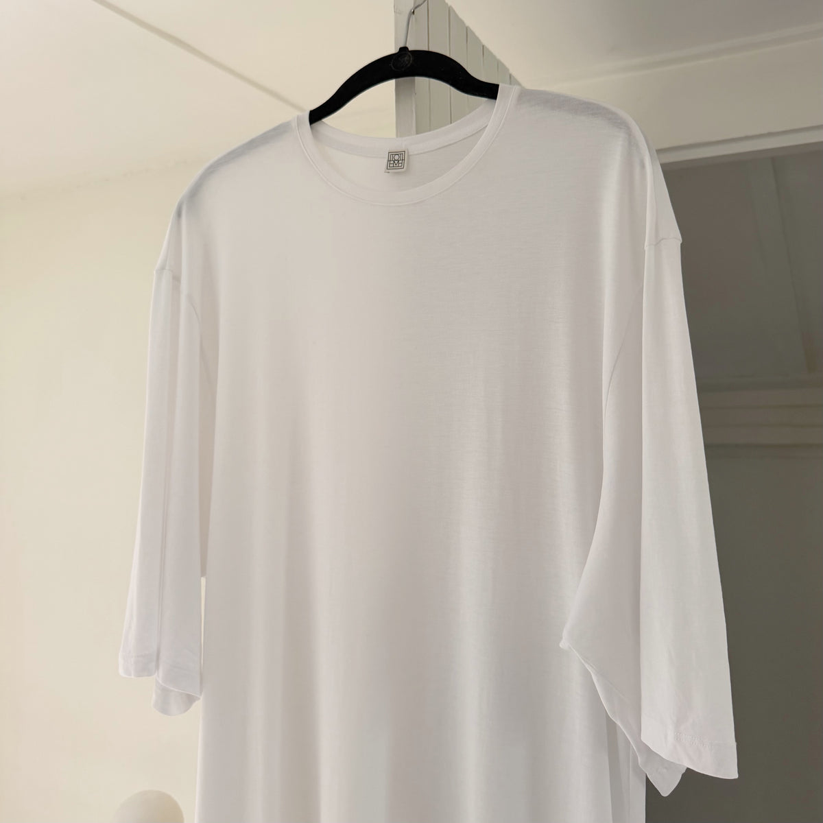 Toteme Tencel-Cotton Relaxed Tee Dress in White Size XS