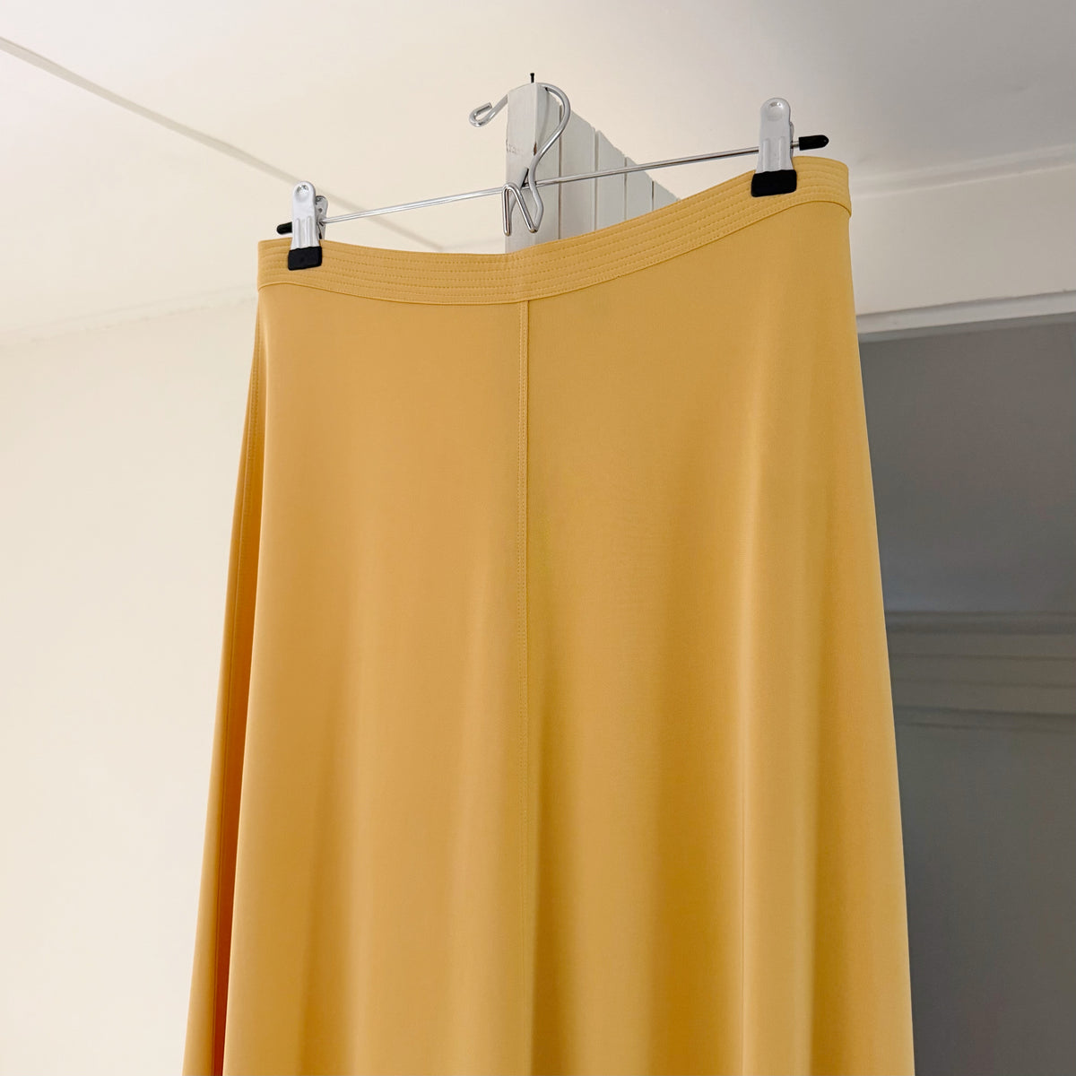 Toteme Fluid Jersey Midi Skirt in Cornsilk Size S