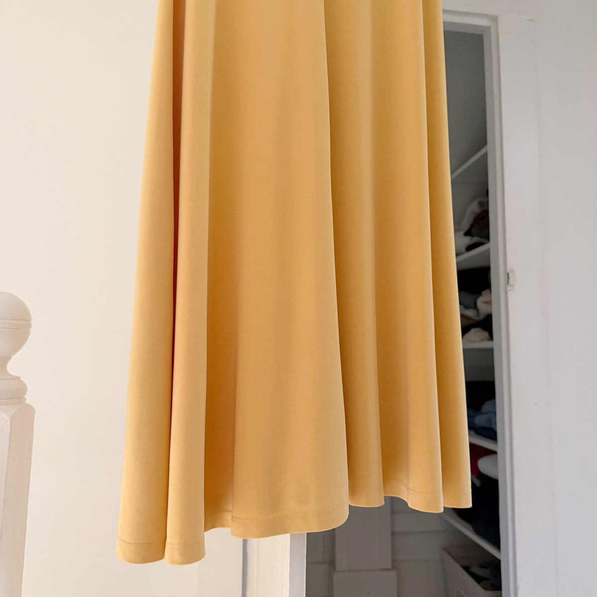 Toteme Fluid Jersey Midi Skirt in Cornsilk Size S