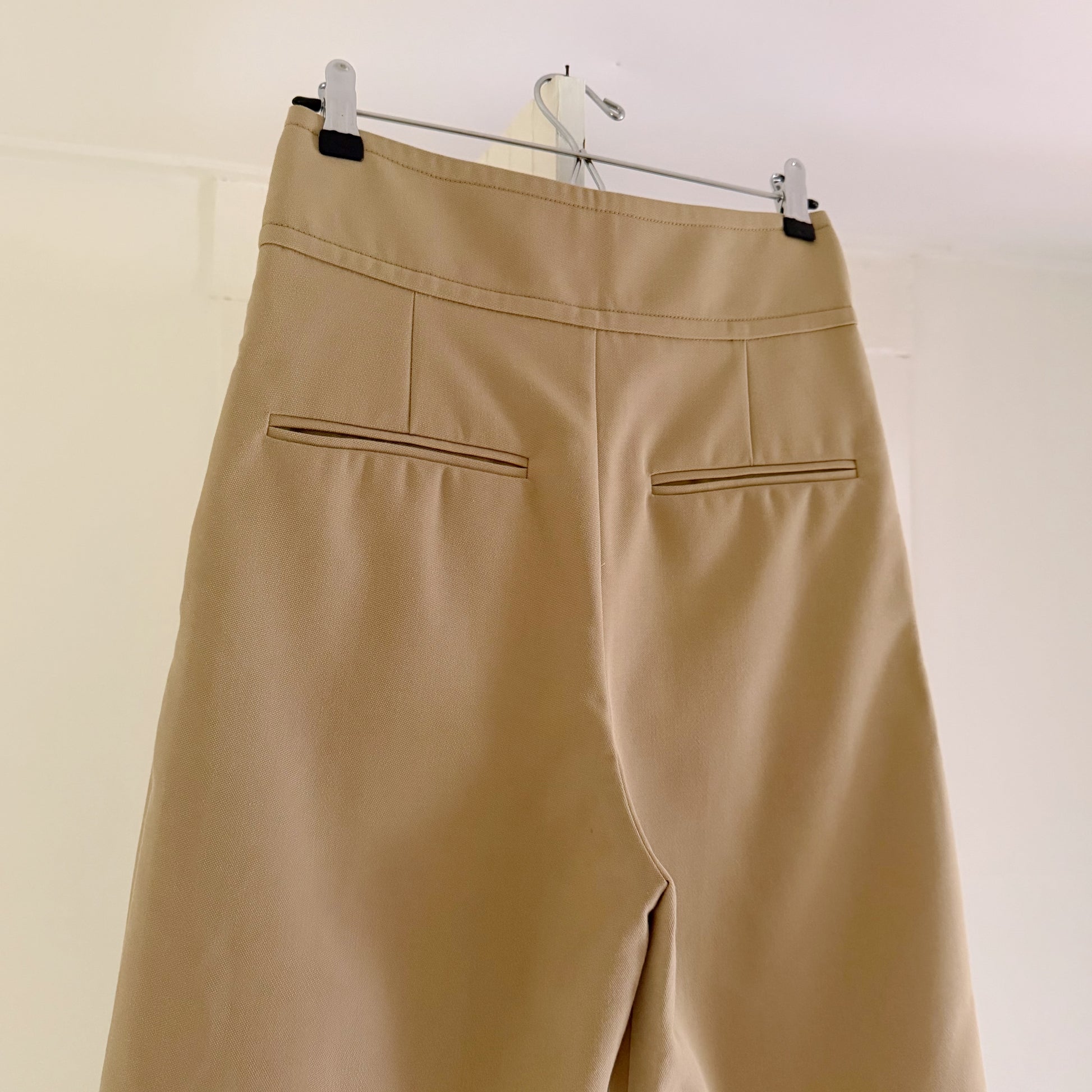 Toteme Lombardy Pleated Bermuda Shorts in Beige Size XS