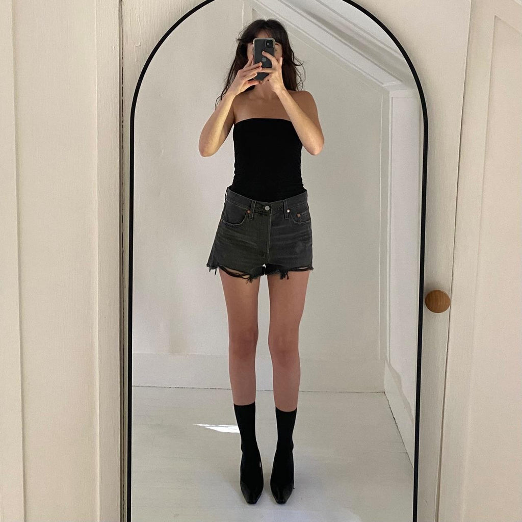 Levi’s 501 Distressed Jean Shorts in Eat Your Words Size 27