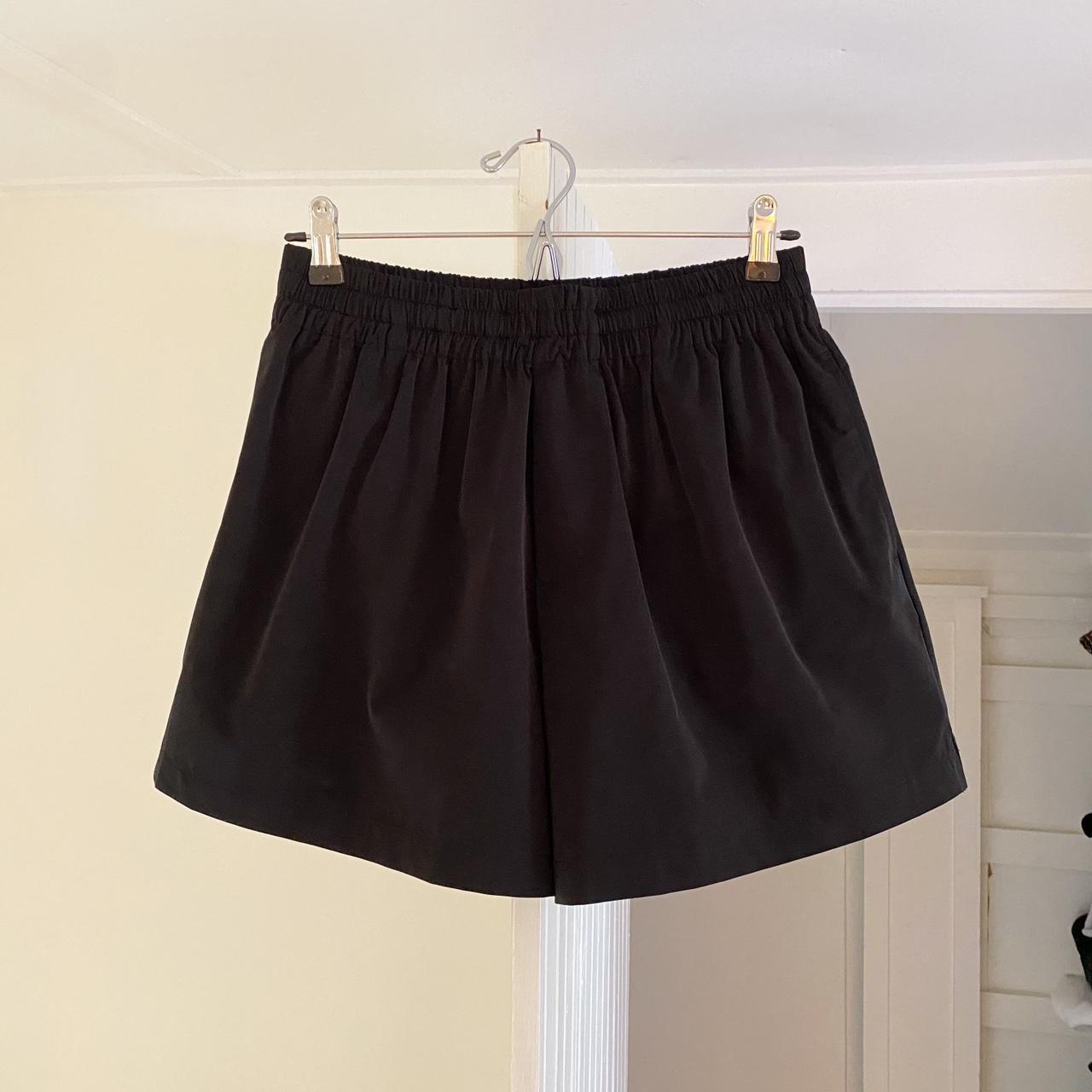 Helsa Tech Gabardine Shorts in Black Size S