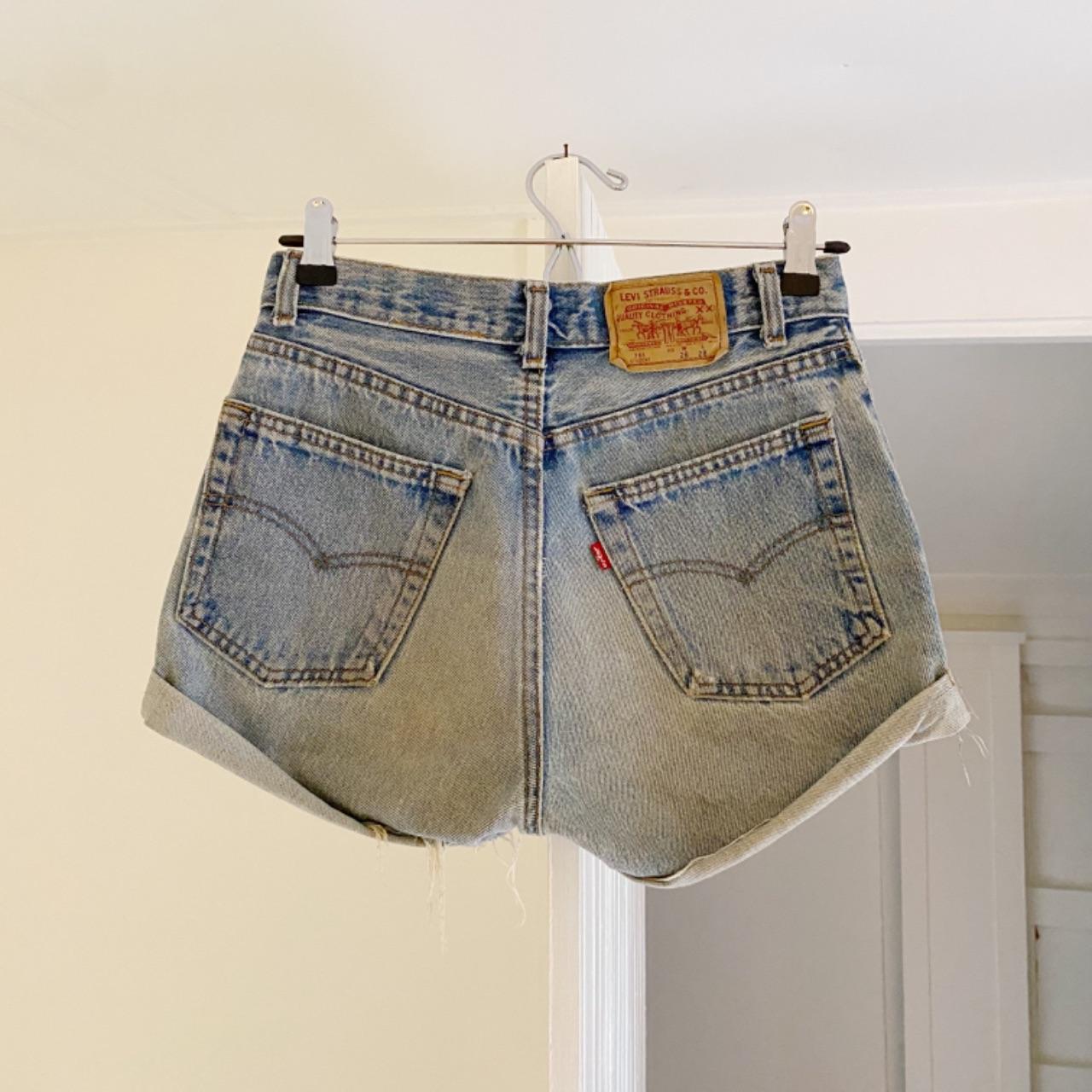 Levi’s 701 Student Vintage 90s Wedgie Fit Jean Shorts Size 26