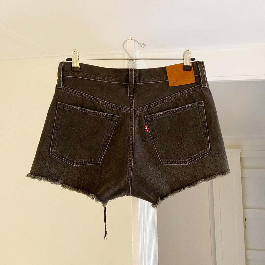 Levi’s 501 Distressed Jean Shorts in Eat Your Words Size 27