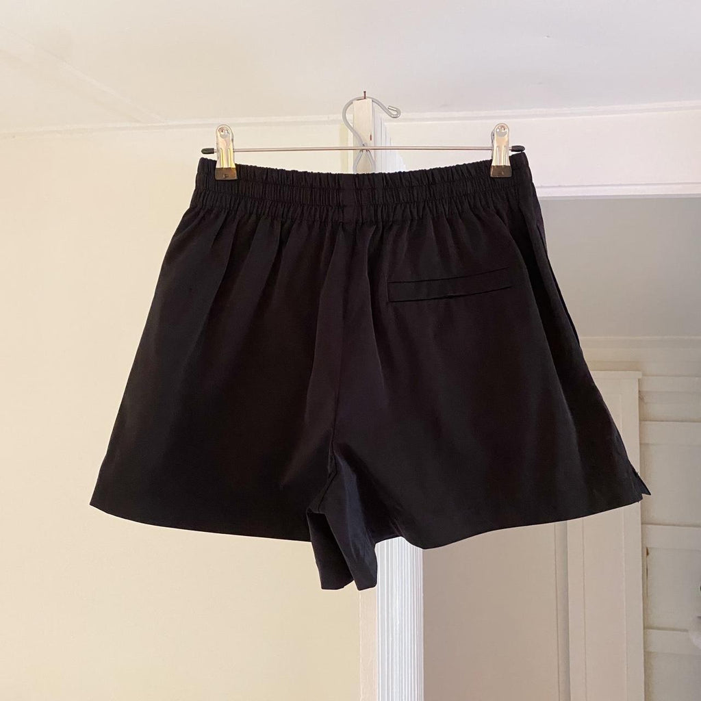 Helsa Tech Gabardine Shorts in Black Size S