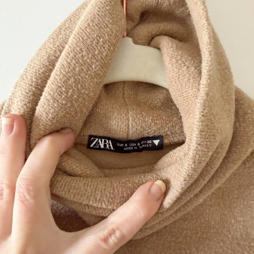 Zara Funnel Neck Sweater Vest in Light Camel Size S