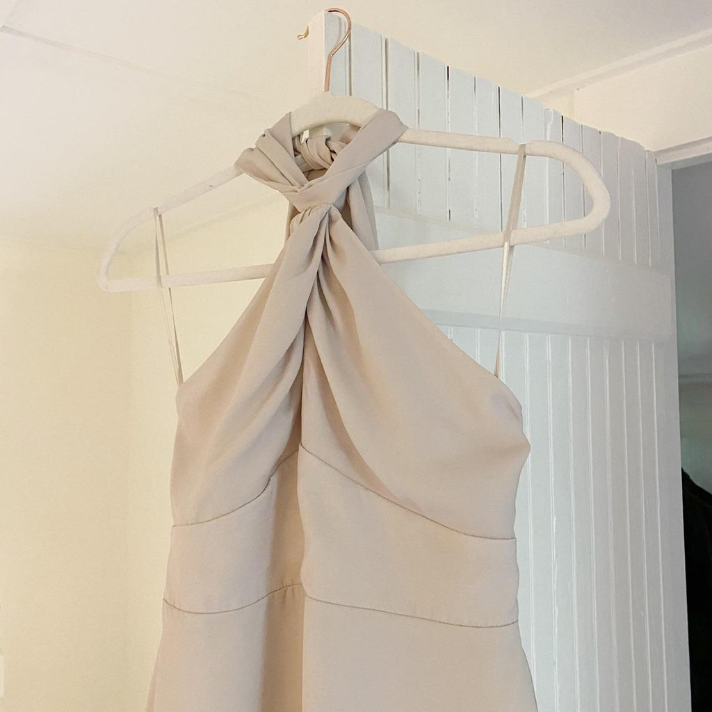 Banana Republic Satin Keyhole Halter Top in Selenite NWT Size 0