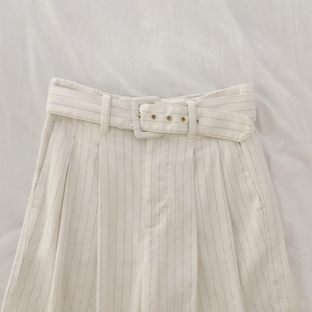 Banana Republic Pinstripe Linen Bermuda Short Ivory & Navy Stripe Size 0P
