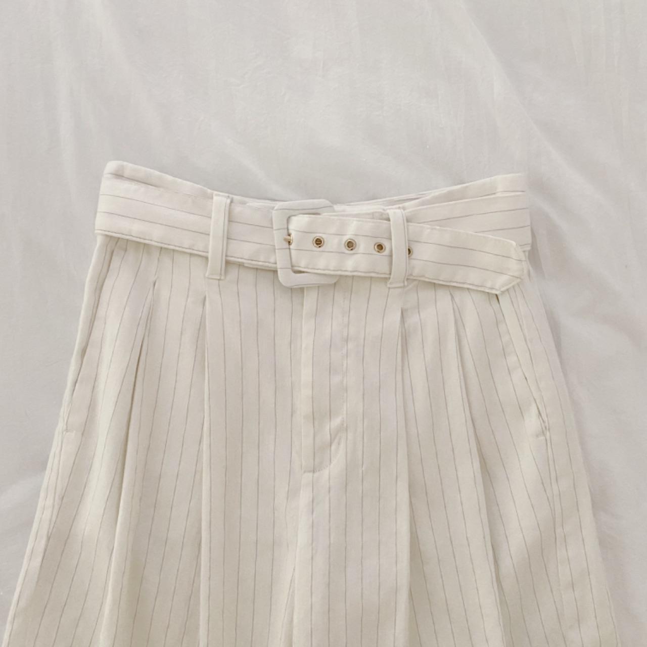 Banana Republic Pinstripe Linen Bermuda Short Ivory & Navy Stripe Size 0P