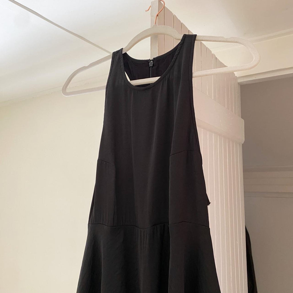 Silence + Noise / Urban Outfitters Satin Peplum Camisole Top Size M