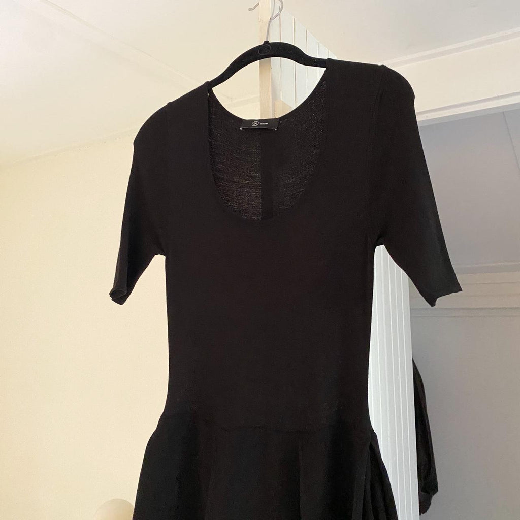 Blossom Pleated Knit Scoop Neck Drop Waist Midi Dress Size M