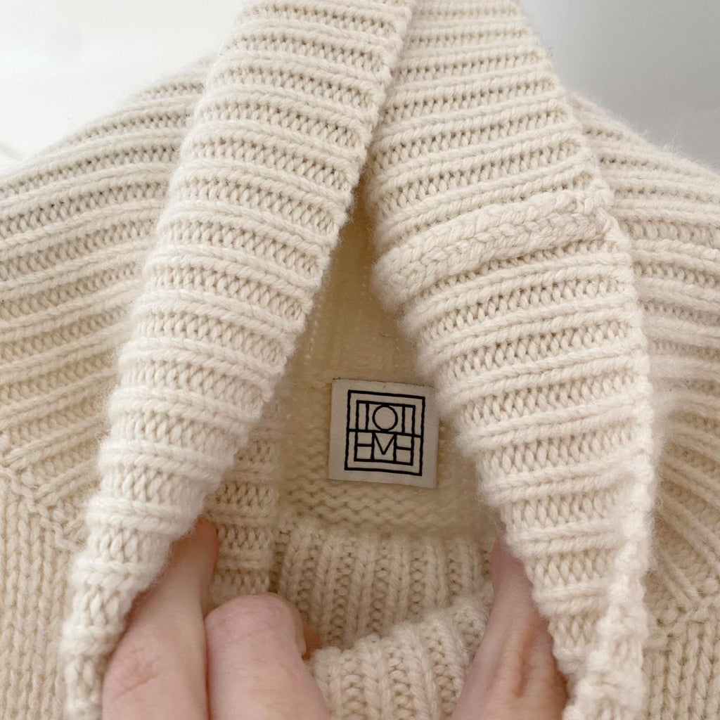 Totéme Wool Cashmere Turtleneck Sweater in Macadamia Size XXS