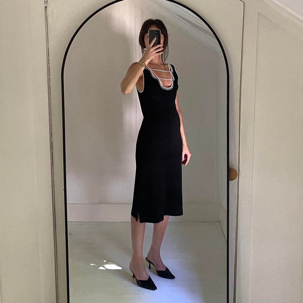 Vertigo Paris Strappy Embroidered Midi Dress Size M
