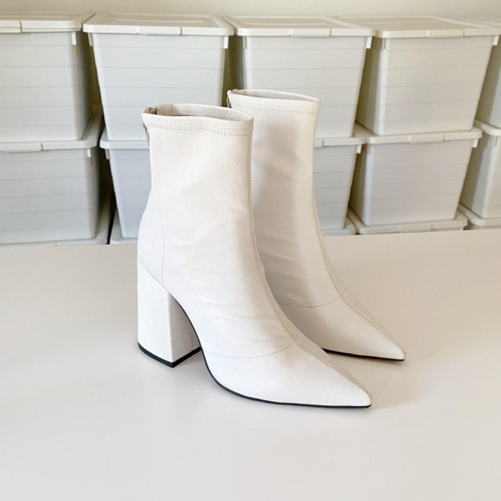 Alias Mae Ahnika White Leather Pointed Toe Ankle Boots Size 39