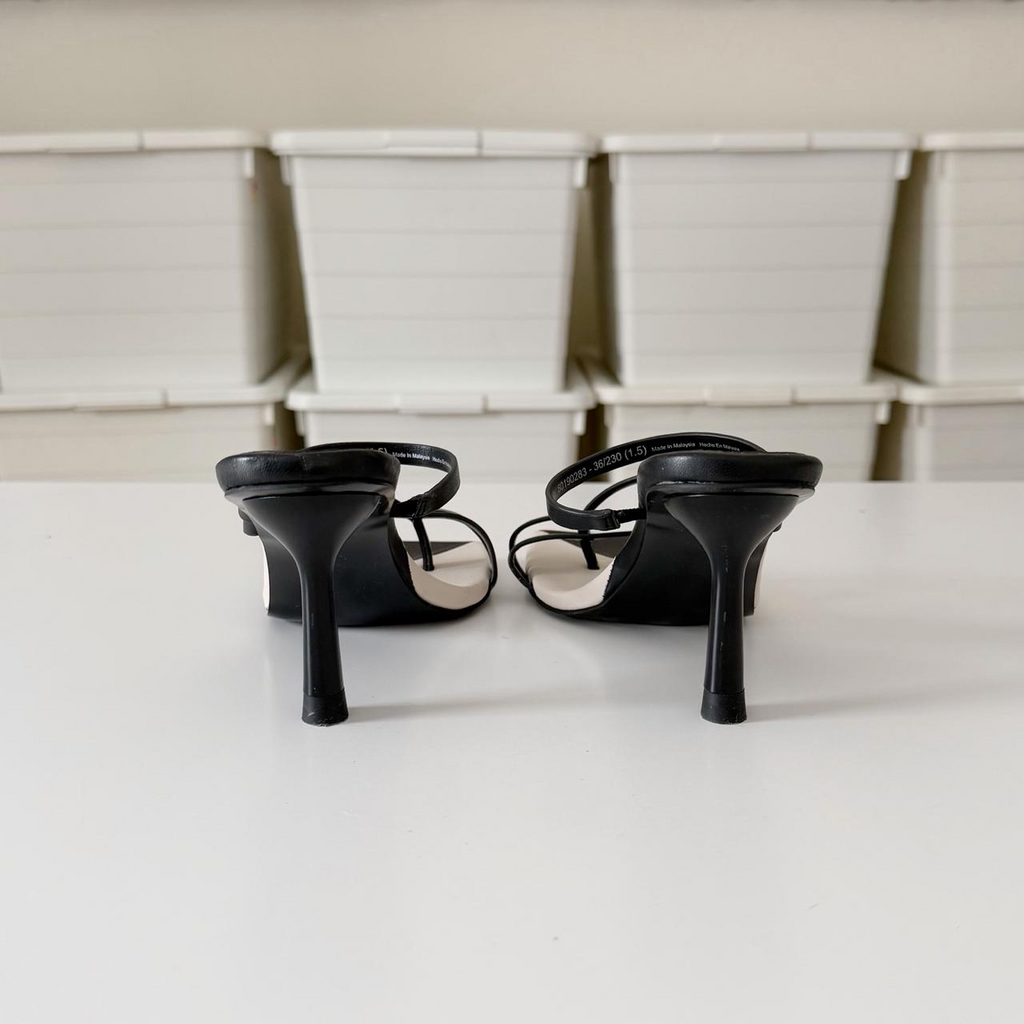 Charles & Keith Strappy Toe Ring Heeled Sandals in Black Size 36