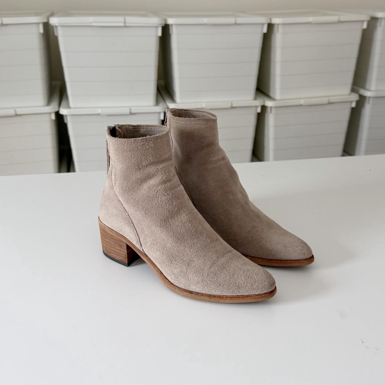 Dolce Vita Cassius Ankle Boot in Taupe Suede Size 6