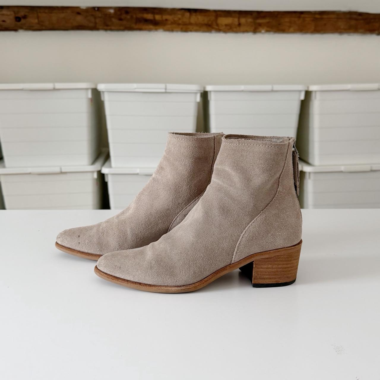 Dolce Vita Cassius Ankle Boot in Taupe Suede Size 6