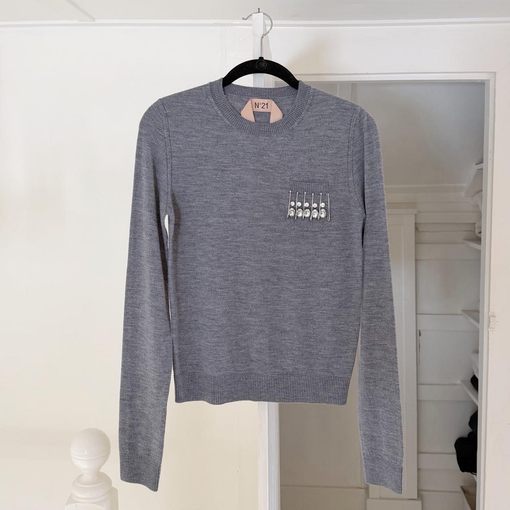 N.21 Wool Safety Pin Crystal Embellished Crewneck Sweater Size 44 NWT